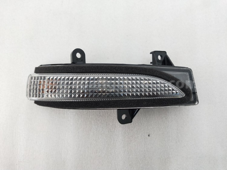 81730BZ200 LAMP AS TURN SIGN RH - TOYOTA