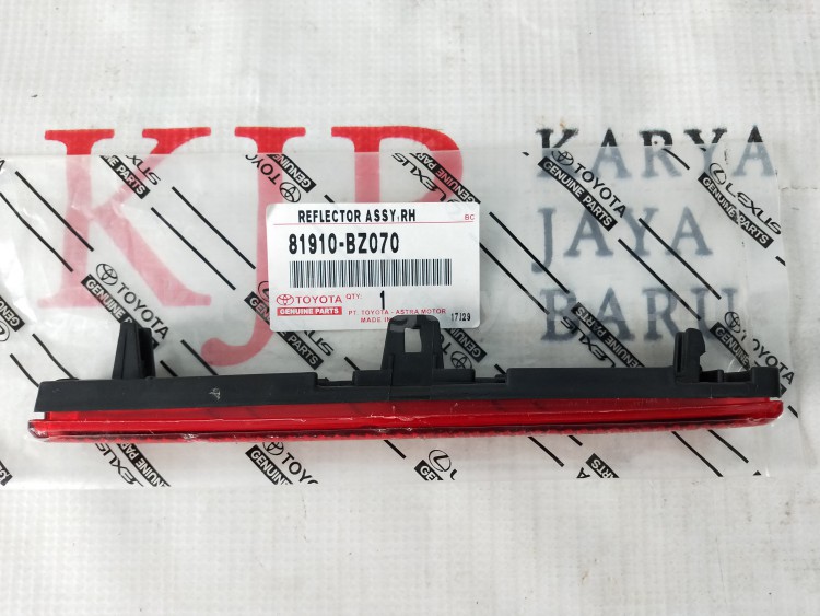 81910BZ070 REFLECTOR ASSY,RH - TOYOTA