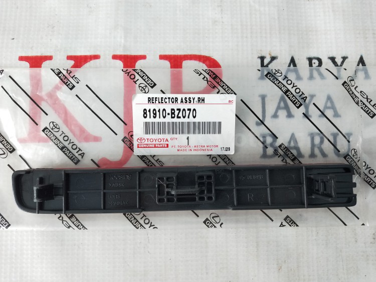 81910BZ070 REFLECTOR ASSY,RH - TOYOTA