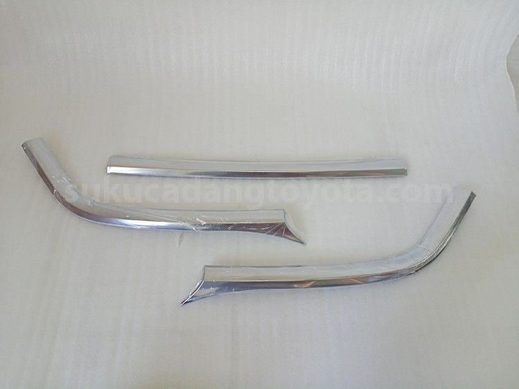 P5404BZA01TM LWR GRILE GRNISH SET - TOYOTA