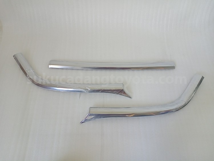 P5404BZA01TM LWR GRILE GRNISH SET - TOYOTA