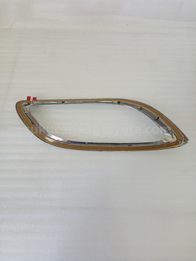PZ0490D552 FOG LAMP GARNISH,LH - TOYOTA