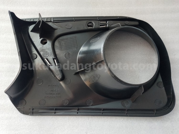 PZ049BZ555 FOG LAMP GRNSH G,RH - TOYOTA