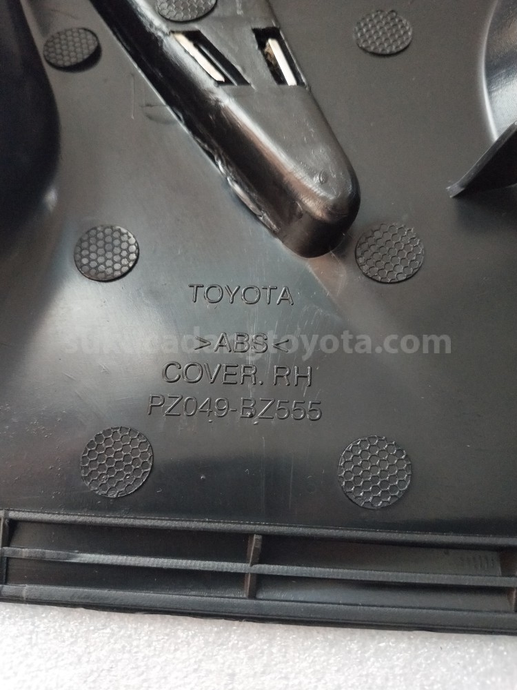 PZ049BZ555 FOG LAMP GRNSH G,RH - TOYOTA
