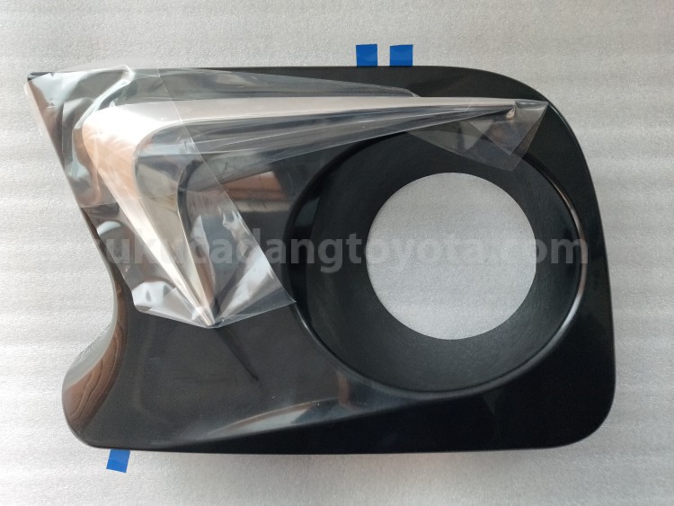 PZ049BZ556 FOG LAMP GRNSH G,LH - TOYOTA
