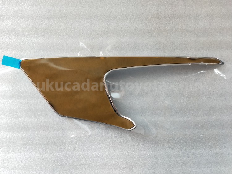 PZ049BZ558 FOGLAMP GARNISH, LH - TOYOTA