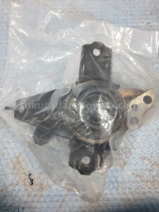 12305BZ150 INSULATOR S/A E/G RH - TOYOTA