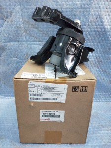 12305BZ180 INSULATOR S/A E/G RH - TOYOTA