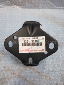 1236130100 INSULATOR, ENGINE - TOYOTA
