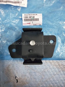 12361BZ142 INSULATOR E/G MTG RH - TOYOTA