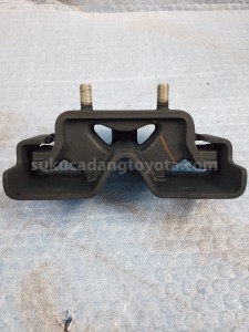 12371BZ111 INSULATOR E/G MTG RR - TOYOTA