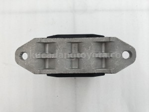 12371BZ170 INSULATOR E/G MTG RR - TOYOTA