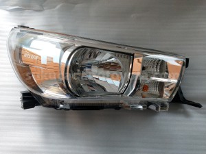 811100K652 HEADLAMP ASSY, RH - TOYOTA