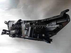 811100K652 HEADLAMP ASSY, RH - TOYOTA