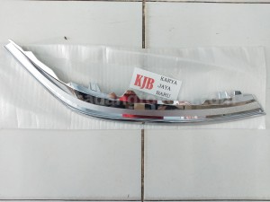 81116BZ030 RIM, HEADLAMP, RH - TOYOTA