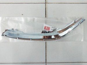 81116BZ030 RIM, HEADLAMP, RH - TOYOTA