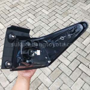 81561BZ460 LENS&BODY RR COMBI L - TOYOTA