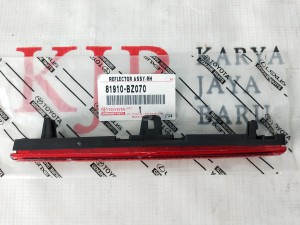 81910BZ070 REFLECTOR ASSY,RH - TOYOTA