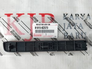 81910BZ070 REFLECTOR ASSY,RH - TOYOTA