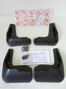 P5389BZA04 MUDGUARD SET - TOYOTA