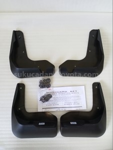 P5389BZA04 MUDGUARD SET - TOYOTA