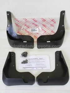 P5389BZA0K MUDGUARD, SET (1.3 VLZ) - TOYOTA