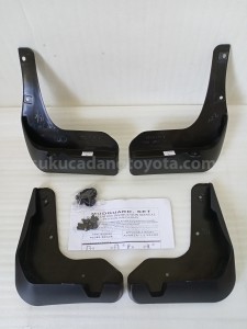 P5389BZA0K MUDGUARD, SET (1.3 VLZ) - TOYOTA