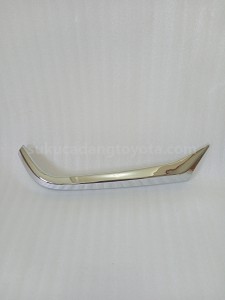 P5401BZA0B GRL CHRM ORMNT,RH - TOYOTA