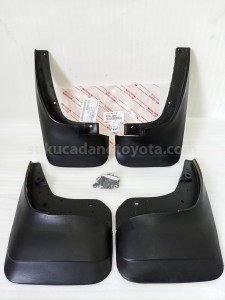 PZ0440K501 MUDGUARD A/S SET - TOYOTA