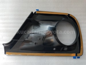 PZ049BZ557 FOGLAMP GARNISH, RH - TOYOTA